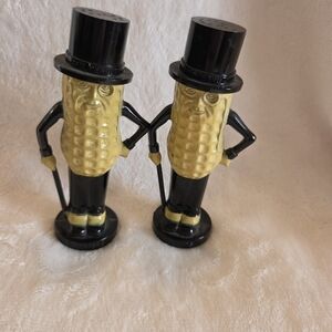 VTG Planters Nuts Mr Peanut Plastic Salt & Pepper Shakers Set Made In USA 1950s